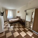 оранта Lodge *